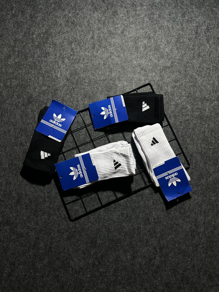 Adidas meias pretas/brancas