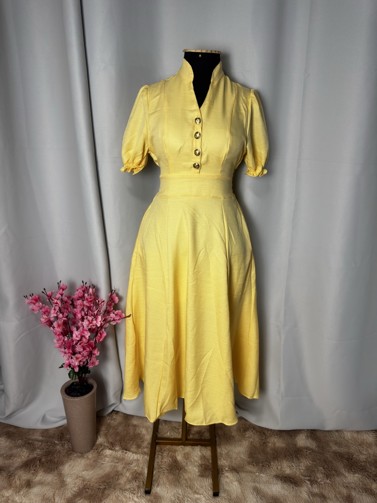 Vestido amarelo midi botões