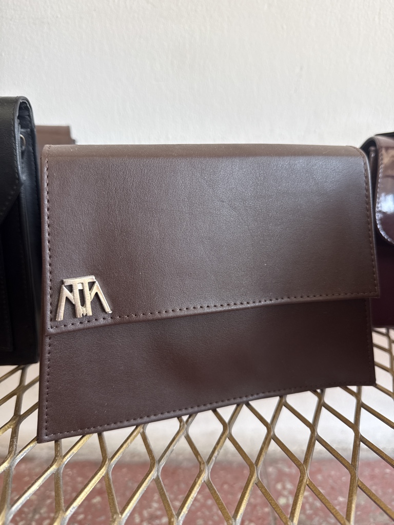 Cartera con tapa chocolate