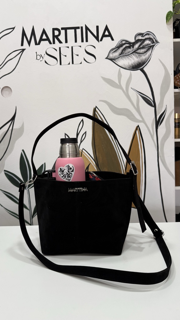Matera cartera negra