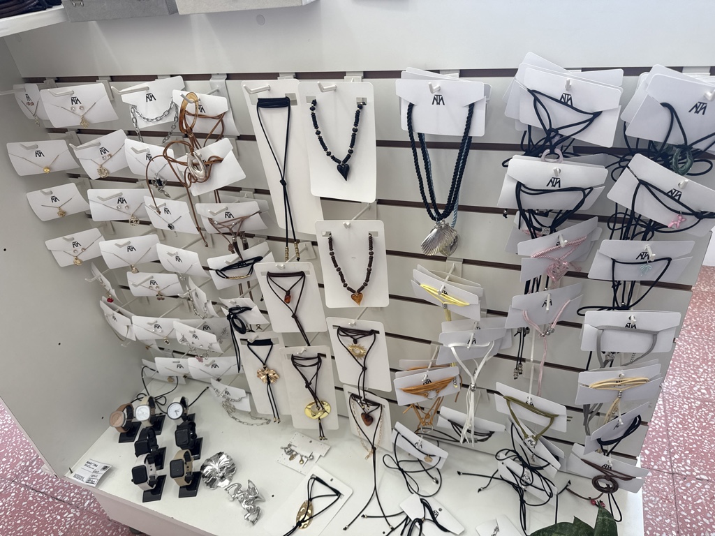 Collares surtidos