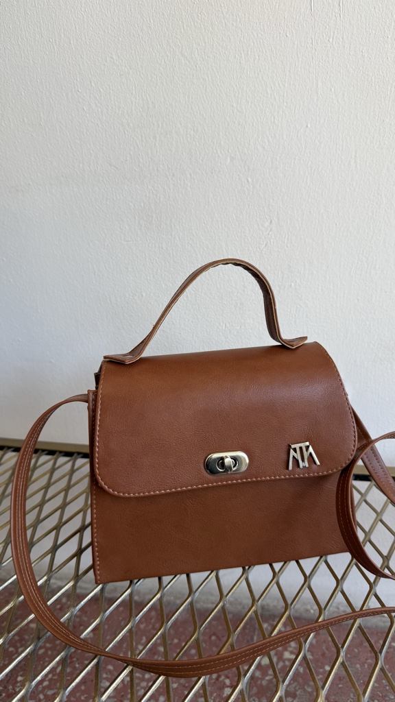 Con tapa cartera marron