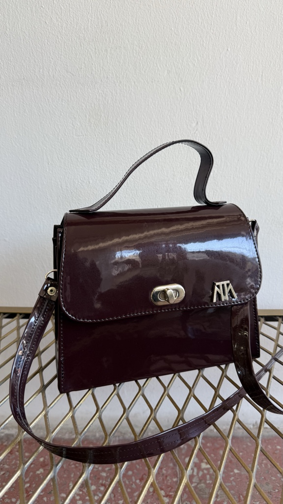 Con tapa cartera bordo