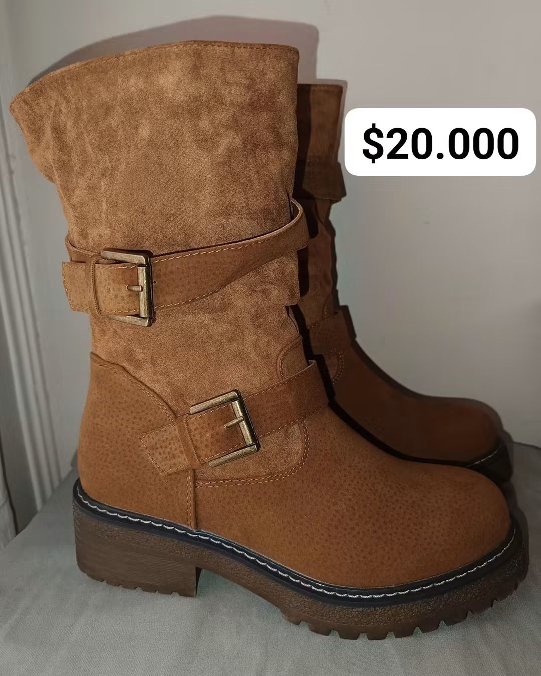Botas cortas color café con hebillas