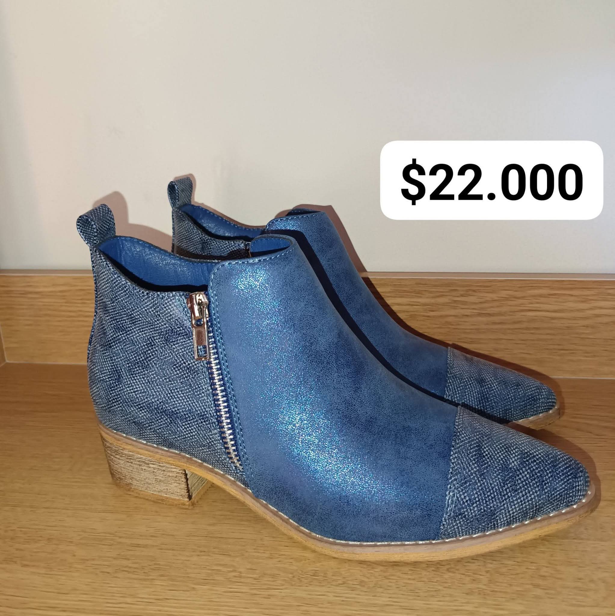 Botines azules con tacón bajo