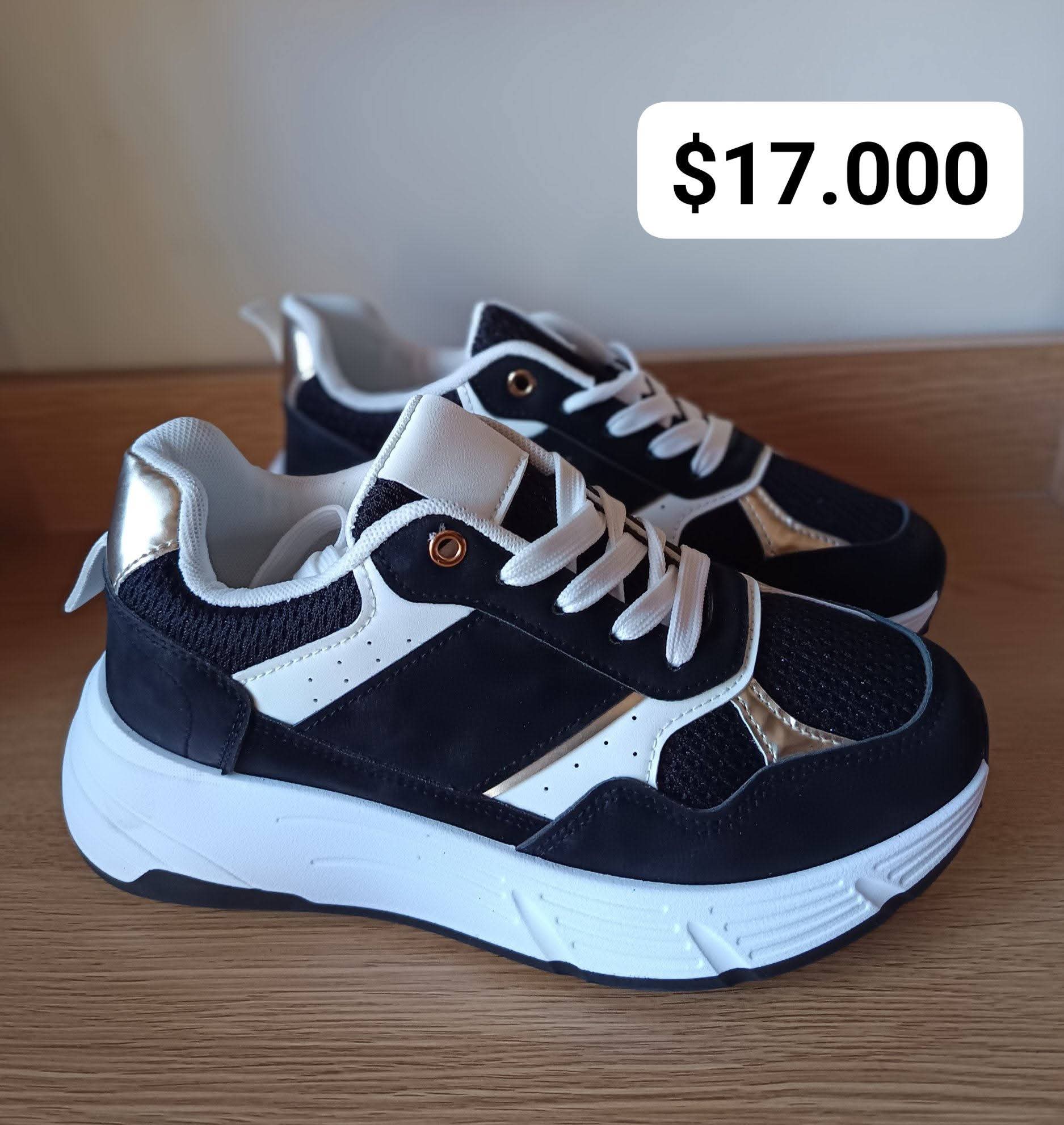 Tenis deportivos negros y blancos