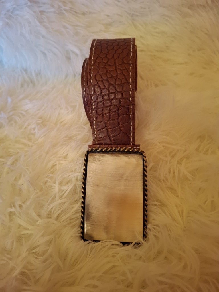 cinto cuero rectangular marrón