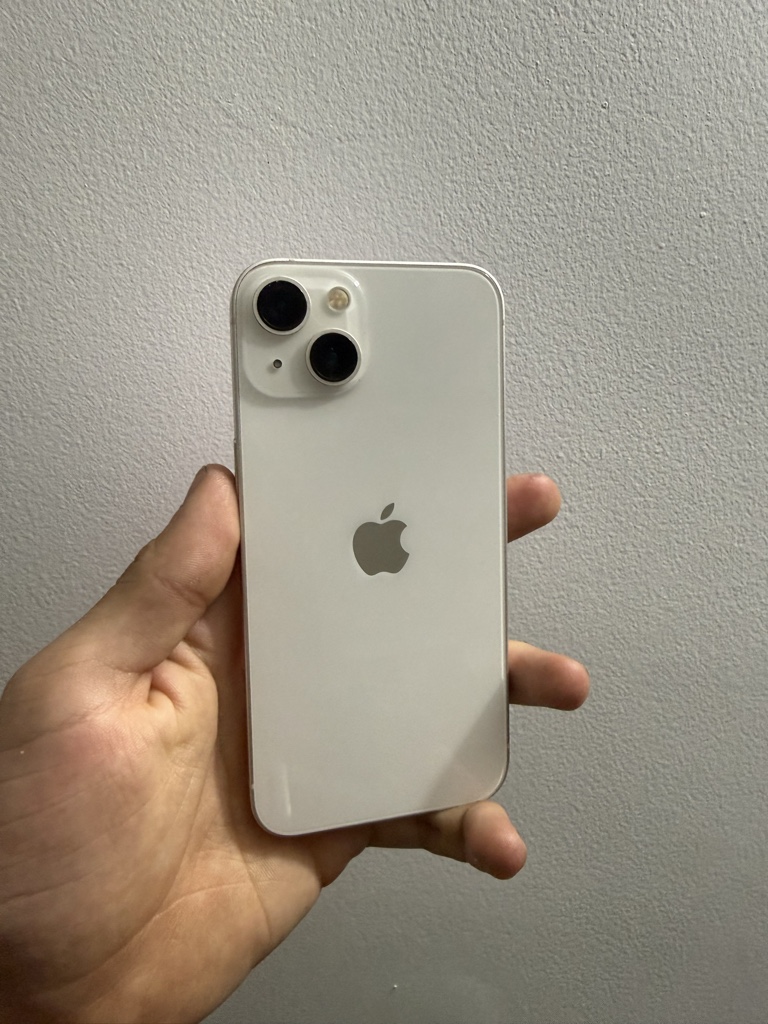 iPhone 13 blanco 128gb con batería al 77%
