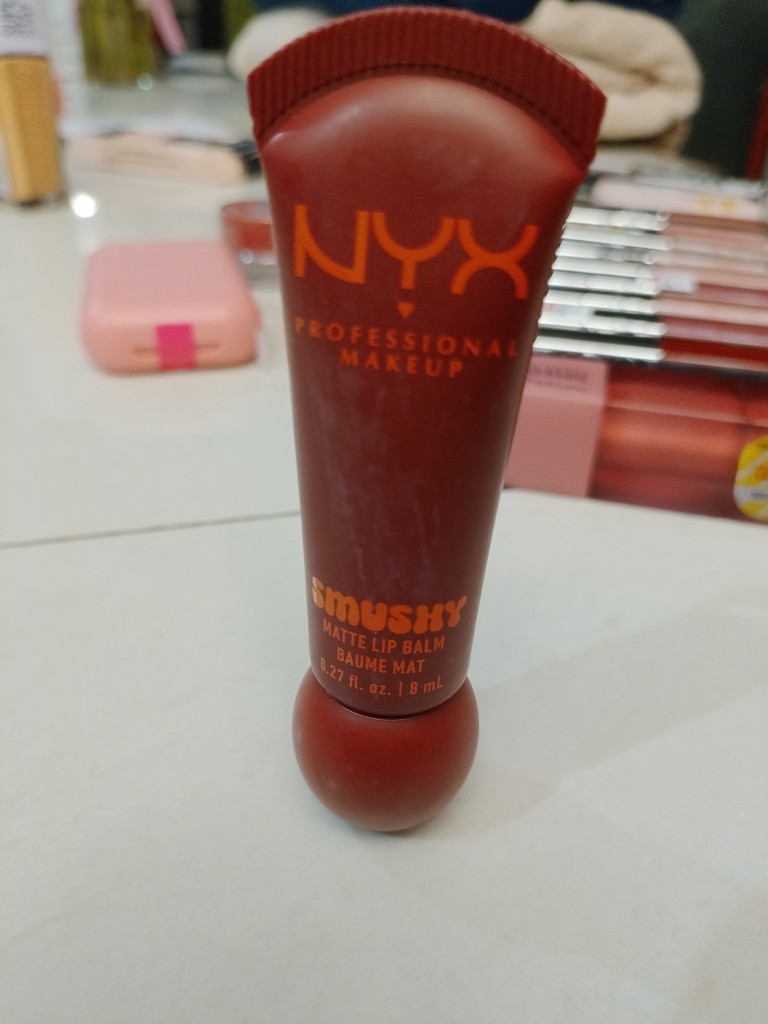 NYX. Lip mate smushy