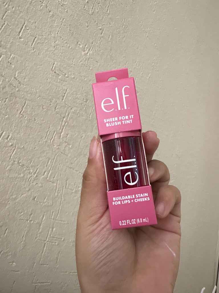 Tinta e.l.f. Grande tono LEFT ON RED