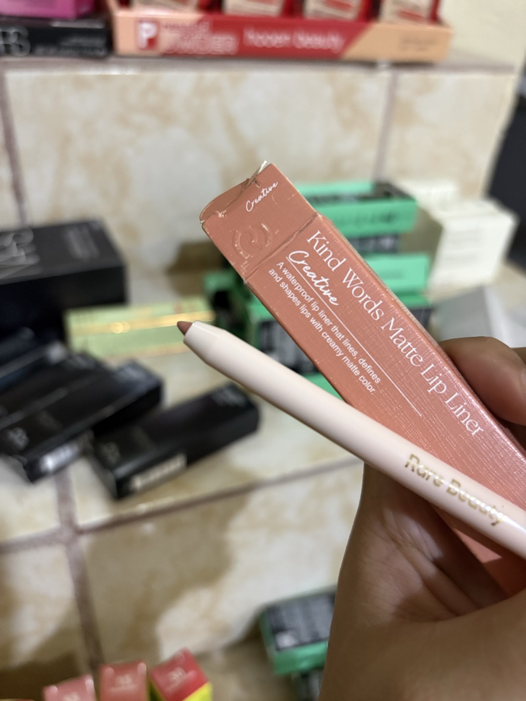 Delineador para labios Rare Beauty tono CREATIVE