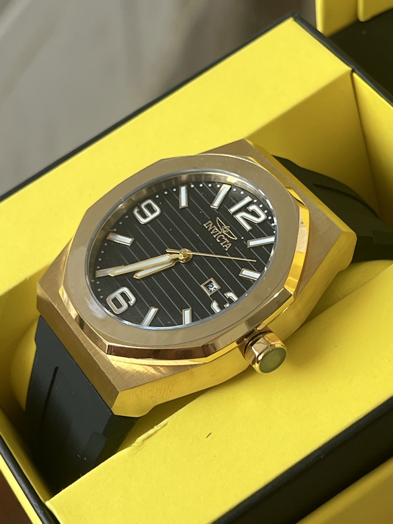 Invicta Huracán Dorado
