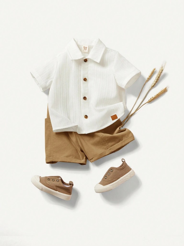 Conjunto de Short marrón y Camisa Blanca manga corta