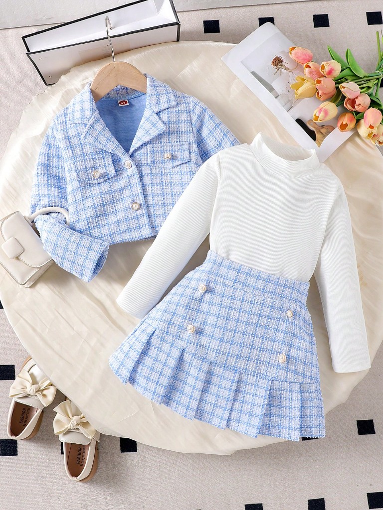 Conjunto Falda estampada, Suéter blanco manga larga y Chaleco estampado
