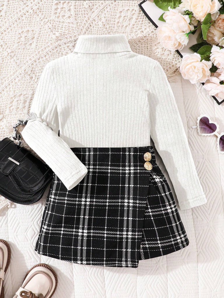 Conjunto de Falda estampada y Suéter blanco cuello de tortuga
