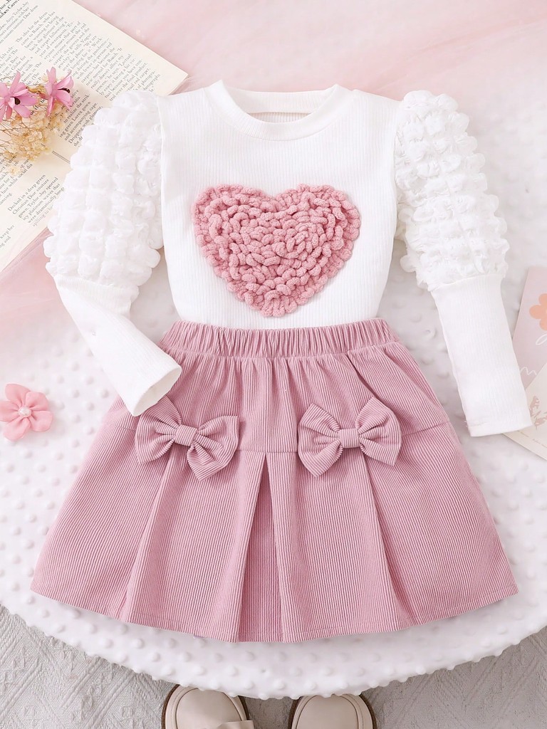 Conjunto de Falda rosa vieja y Suéter blanco con corazón