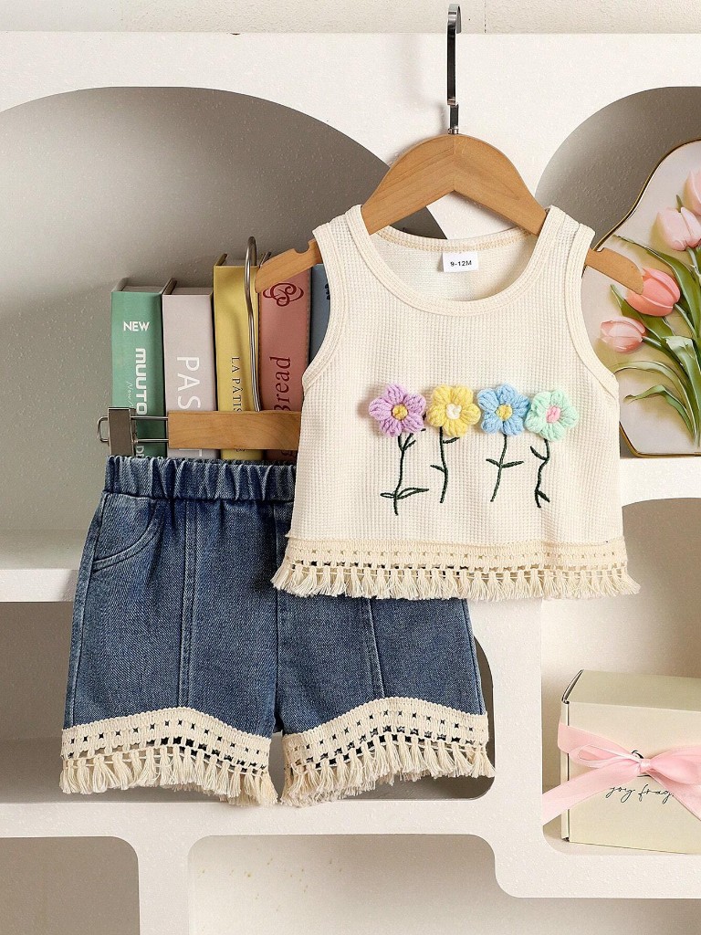 Conjunto de Short de Jean y Top beige con Flores