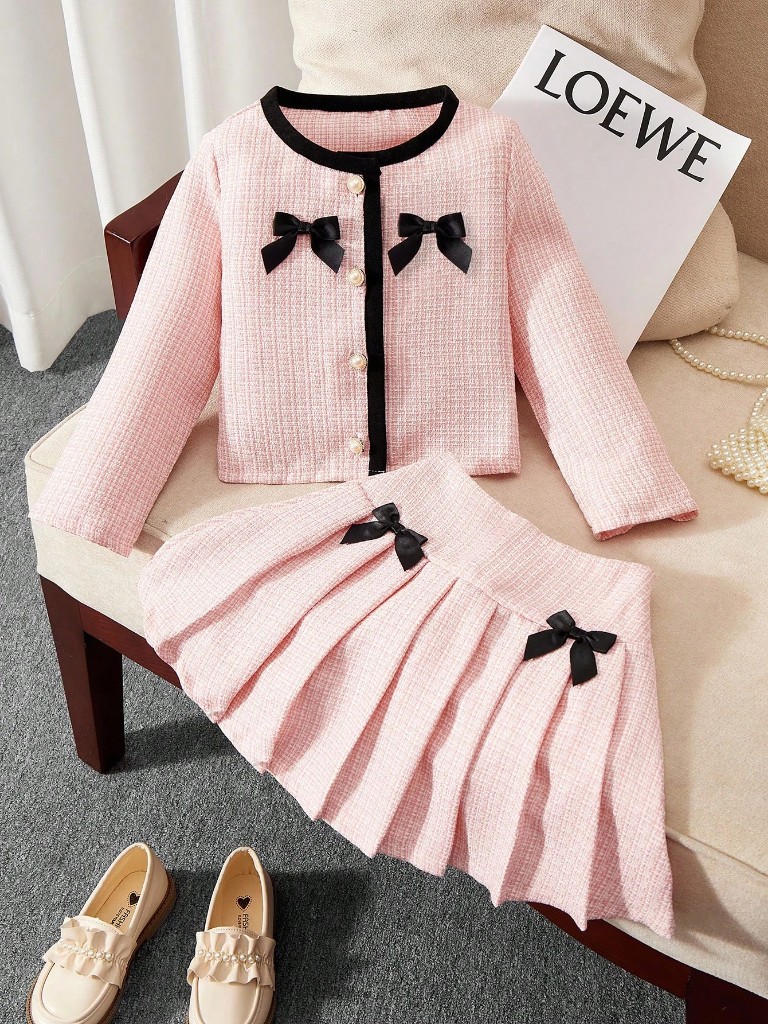 Conjunto de Falda rosa con lazos negros y chaleco manga larga