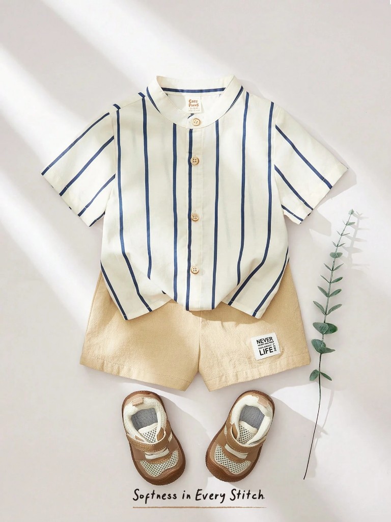 Conjunto de Short beige y Camisa manga corta de rayas azules