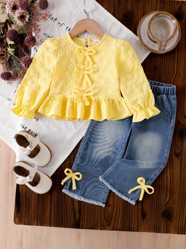 Conjunto de Jean y Suéter amarillo con flores y Lazos