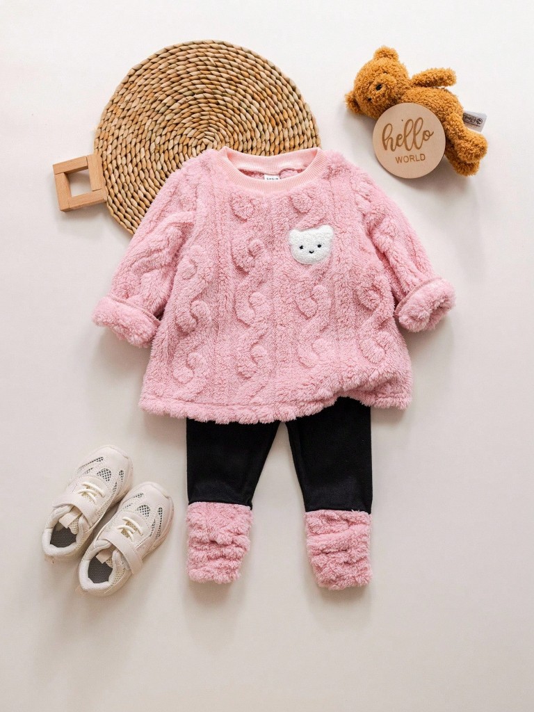 Conjunto suéter y mono rosa pastel