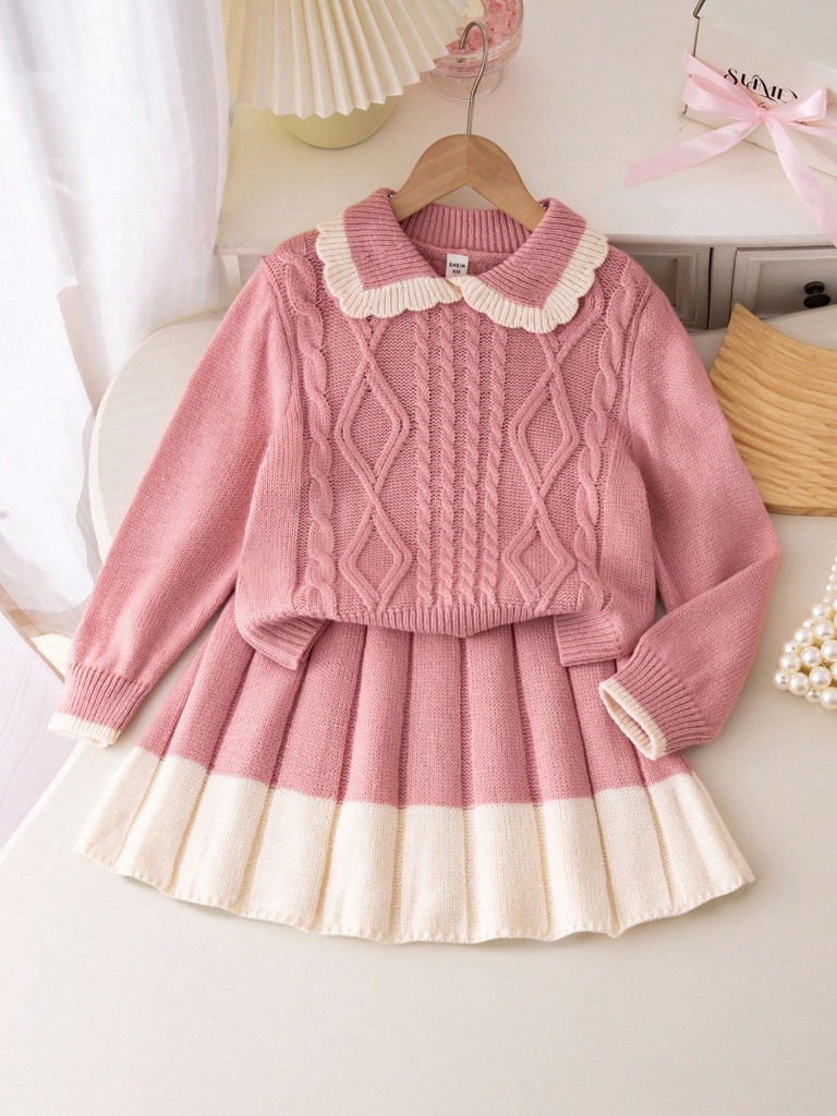 Conjunto de Falda y Suéter con cuello rosa