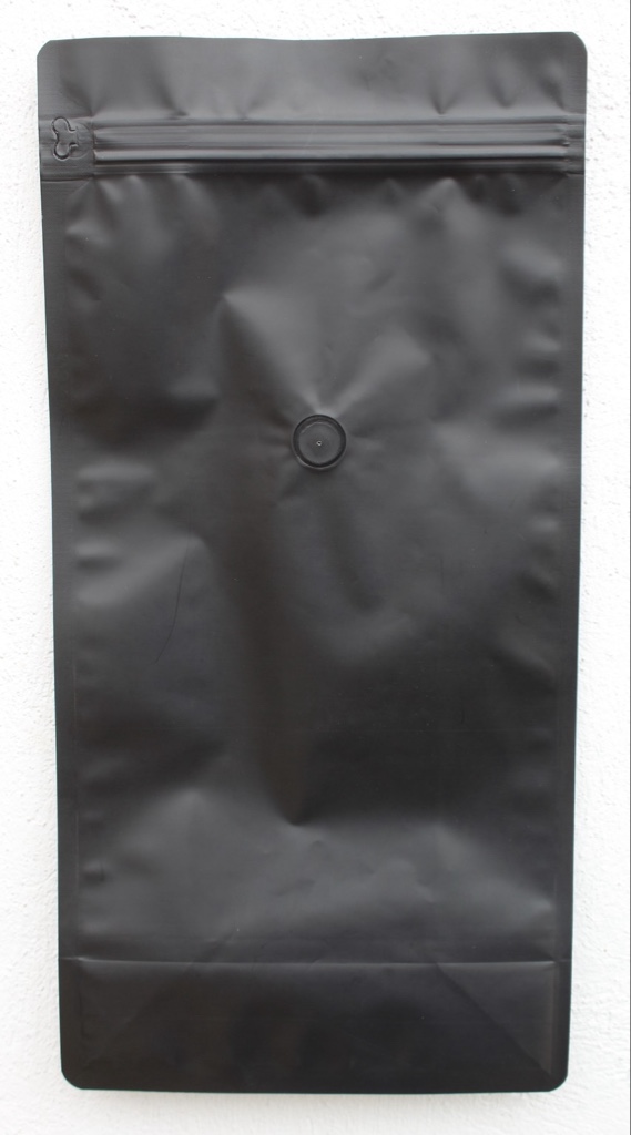 Empaque negro matte XL, con válvula