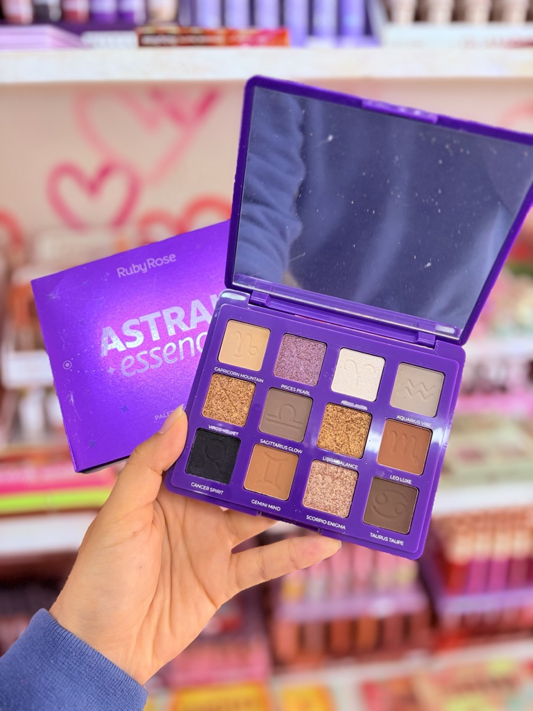 Ruby Rose paleta astral essence