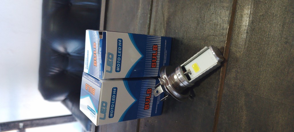 Foco delantero LED 3 patas