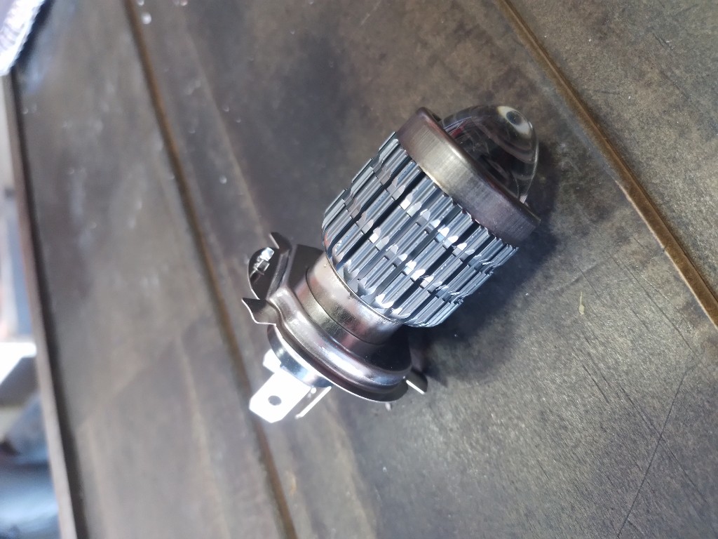 Foco LED LUPA 3 PATAS