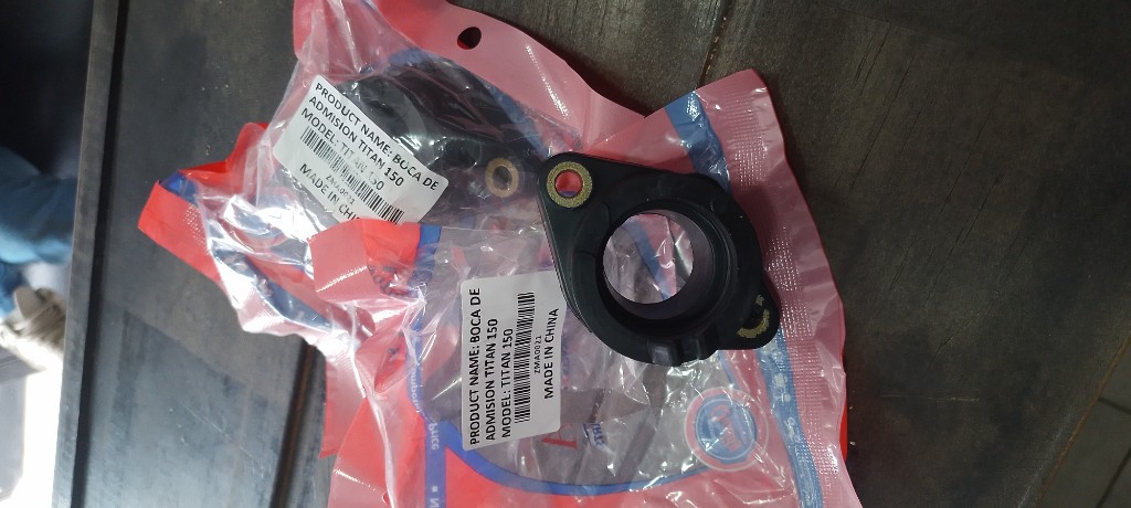 Boca de admision Titan 150