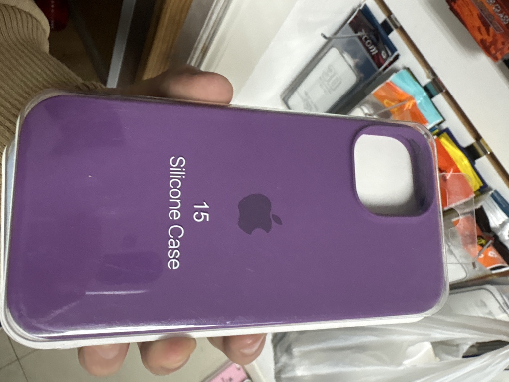 Case iPhone 15 violeta