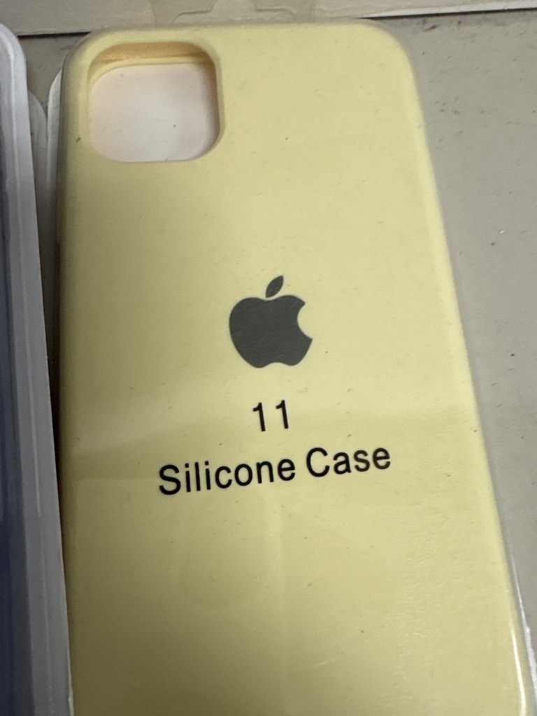Case iPhone 11  amarillo