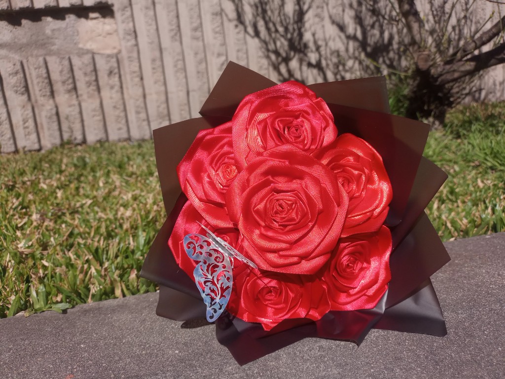 Ramo de rosas decorativas