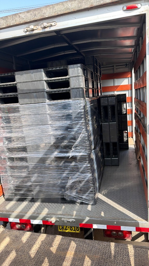 Pallet plasticas negras 1.3x1.1m alto 13cm