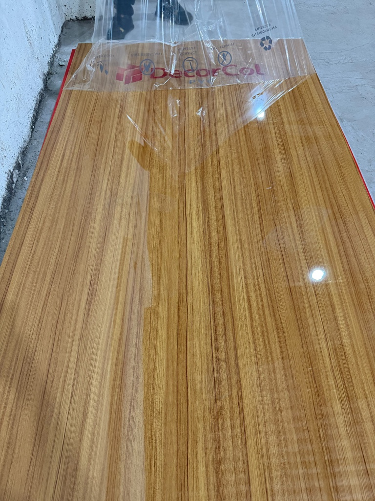 UV madera brillante