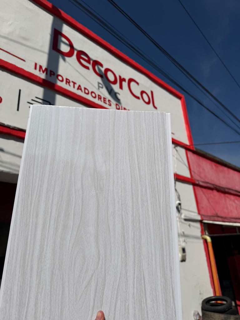 Panel PVC blanco veta madera
