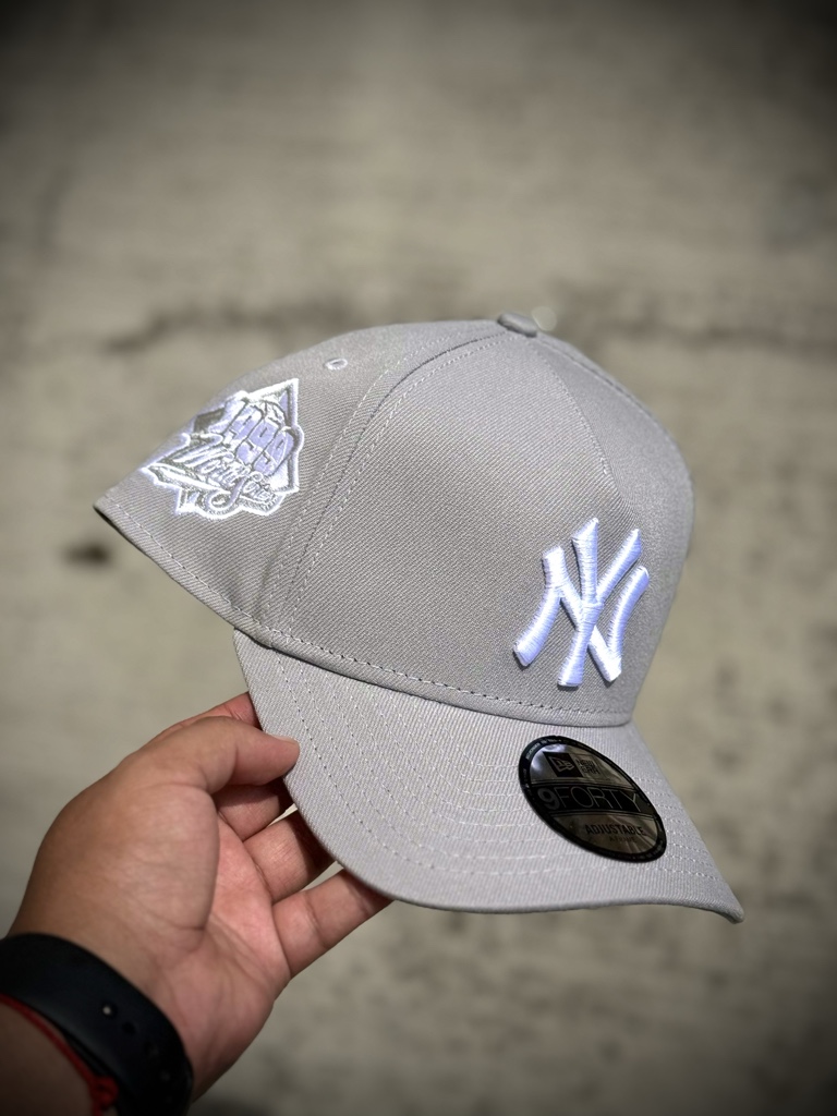 9Forty Yankees Gris