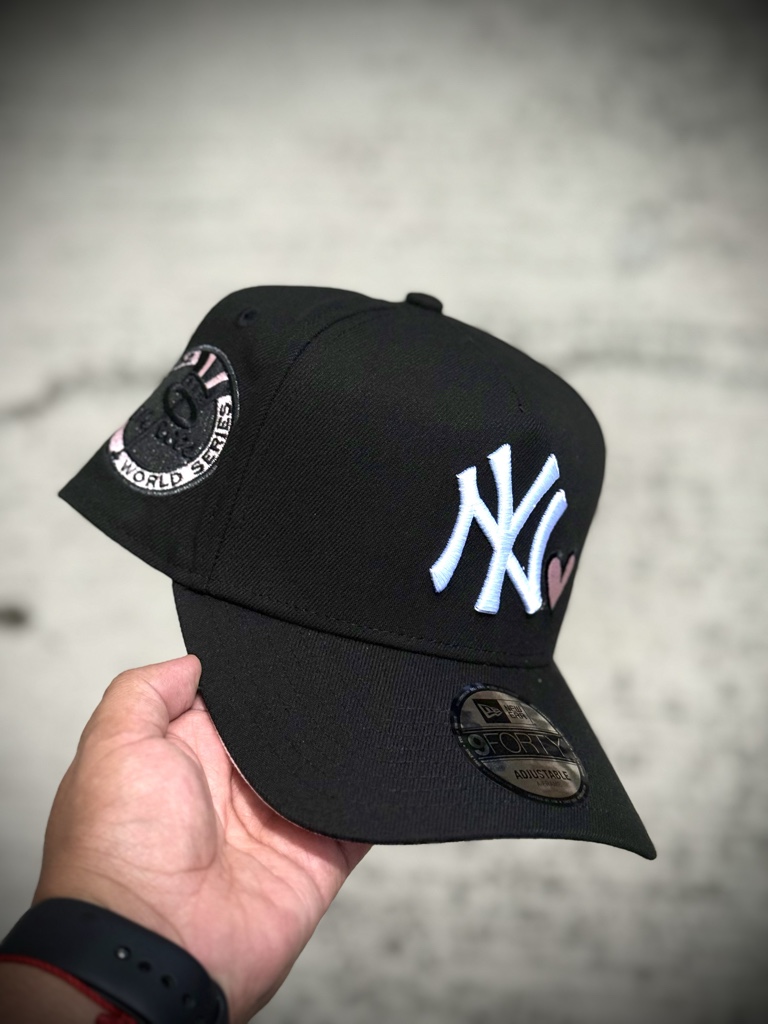 9Forty Yankee Heart All Black Pink