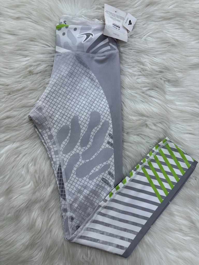 Calza blanca con detalles en gris y verde talle S