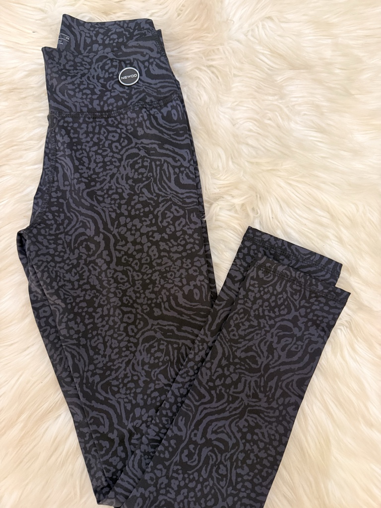Newbod calza larga negra estampada talle S