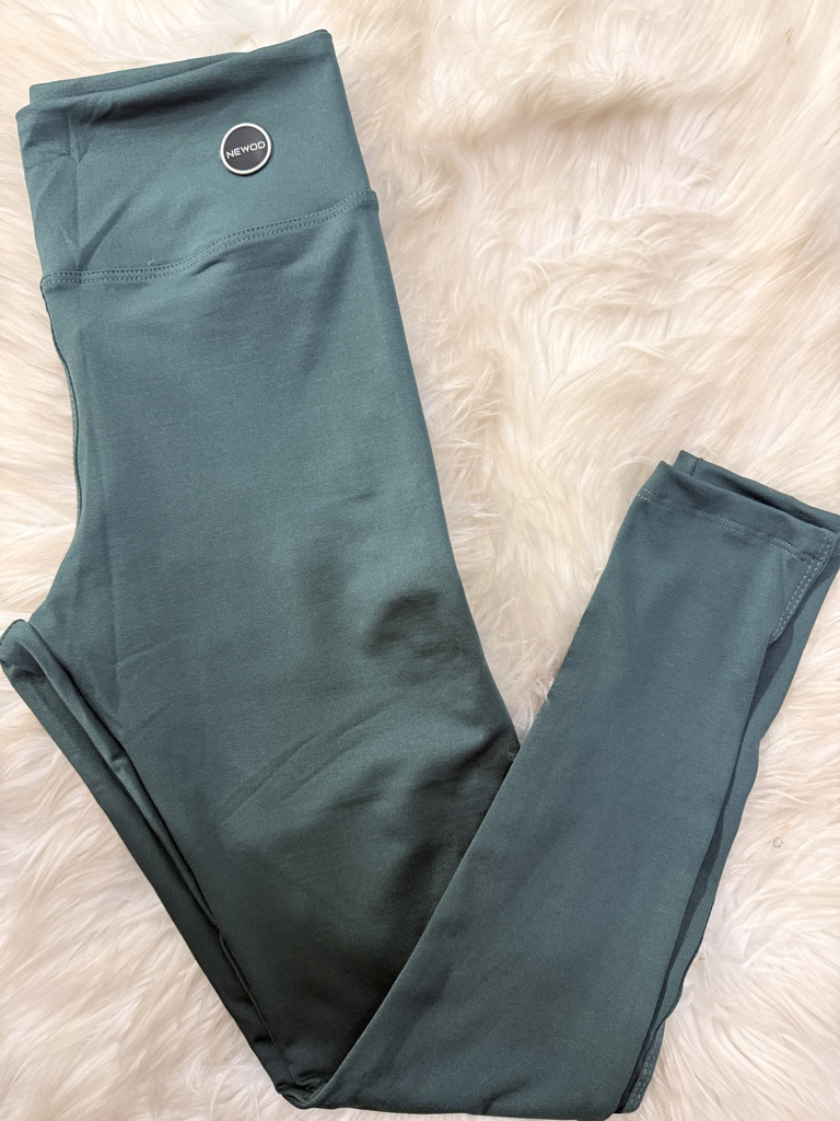 Calza verde militar corte corazón talle S y L