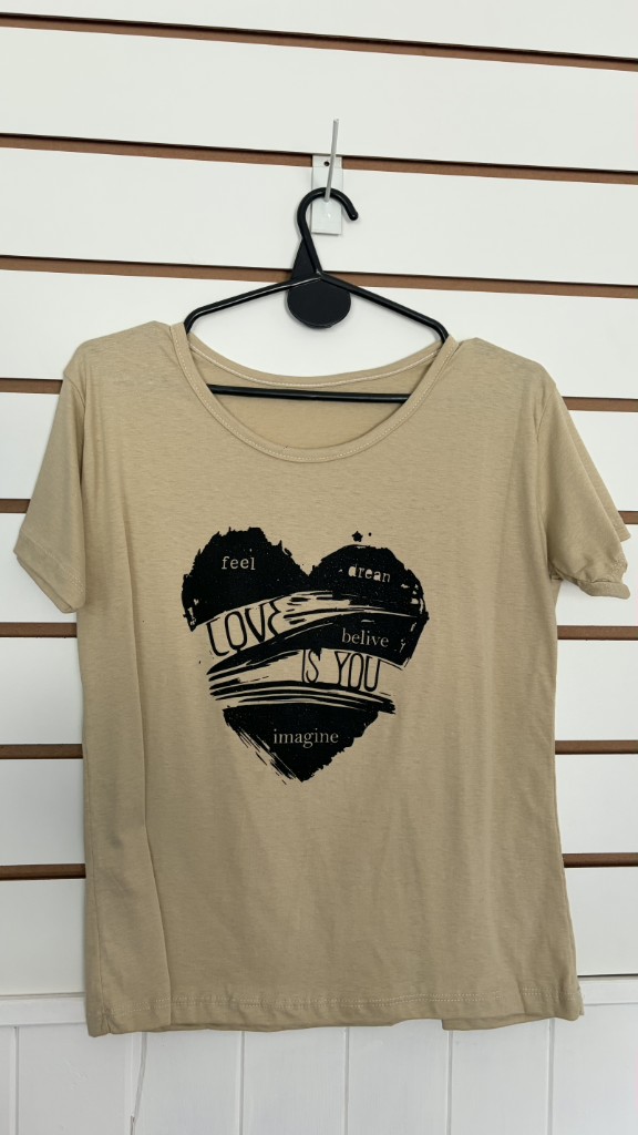 Remera beige estampada