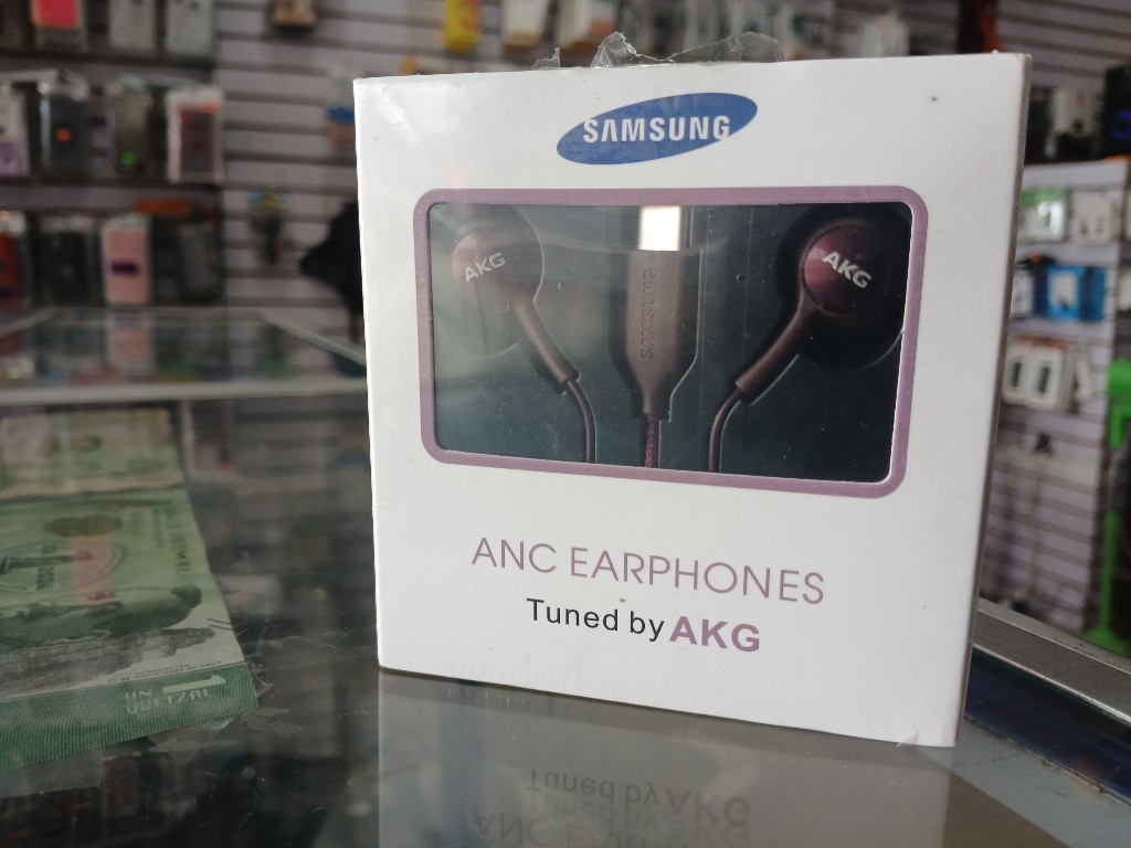 Audifonos AKG alambrico