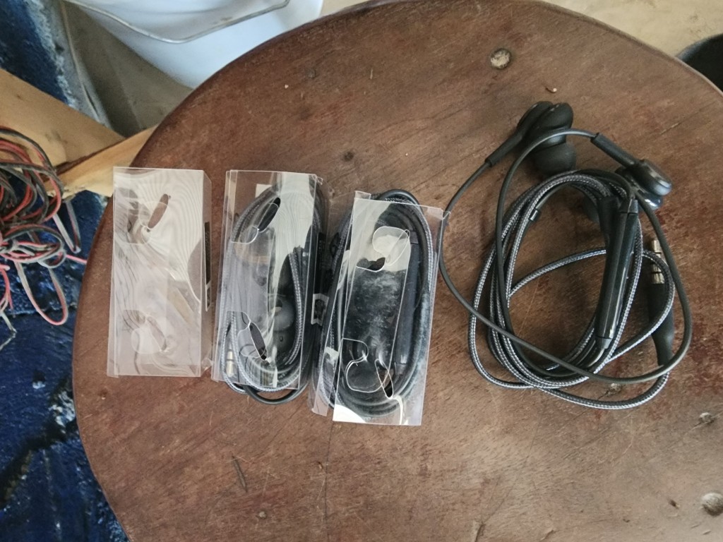 Auricular cable