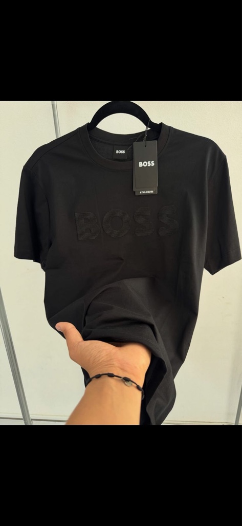 Boss cuello redondo negra