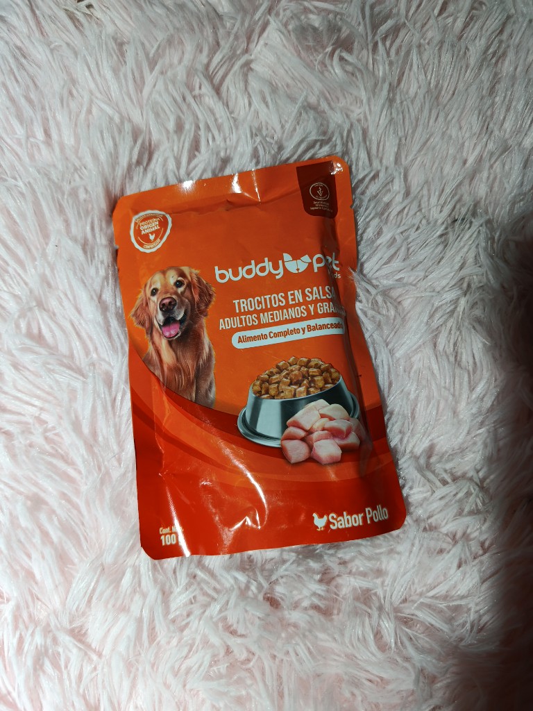 Buddy Pet trocitos en salsa sabor pollo