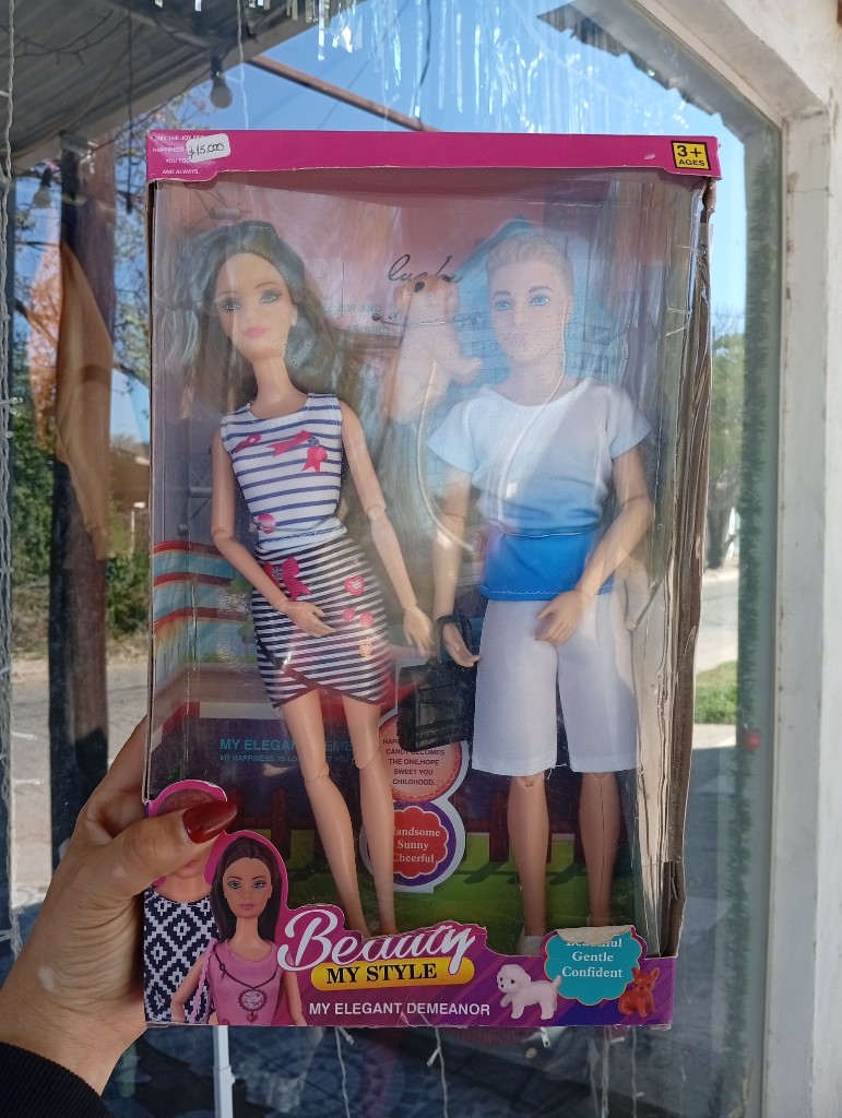 J0019 Barbie familia