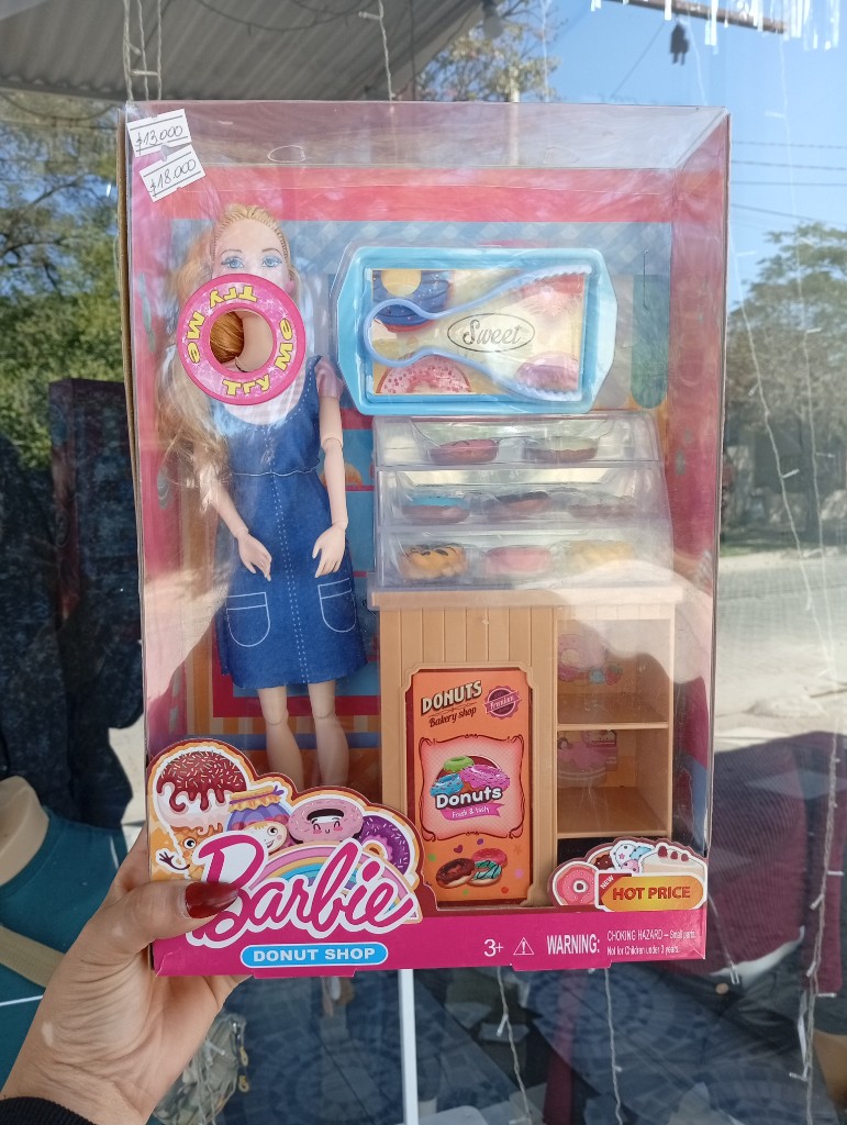 J016 Barbie donut shop
