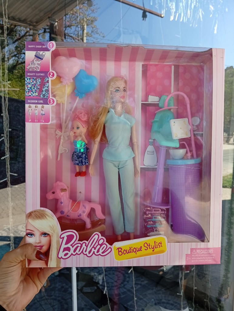 J0015 Barbie profesiones